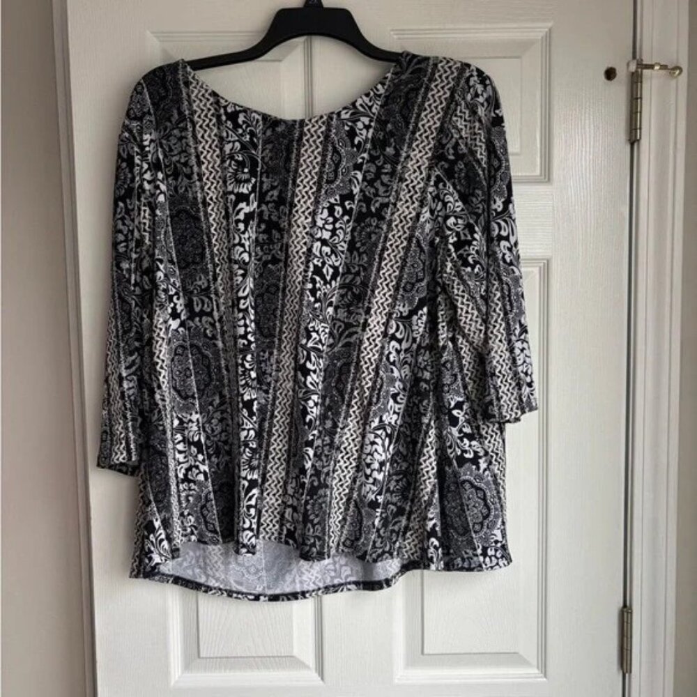 Roz & Ali Black and White Floral Striped Blouse